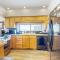 4 Bed 4 Bath Studio Apartment in Fraser - Фрейзер