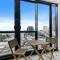 Modern 1BR Apt with Gym Pool & Wifi - Brisbane