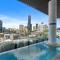 Modern 1BR Apt with Gym Pool & Wifi - Brisbane
