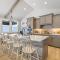 New Mountain Bluebird - walk to lake, golf, and town - game rm - family friendly - sleeps 14