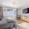 New Mountain Bluebird - walk to lake, golf, and town - game rm - family friendly - sleeps 14 - Cascade