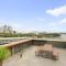 Cosy 1-Bed with Swimming Pool Facing Opera House