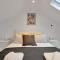 2 Bedroom City Centre Apartment with Free Parking