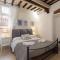 Keys of Italy - F2 - Fiesolana24 - Santa Croce one bedroom flat 2 to 4 guests