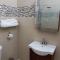 Escape at The Oasis- New Kingston Area -24hrs Security, Elevator, Water Heater, WIFI