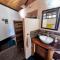 TREEHOUSE PILON PAVONES