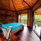 TREEHOUSE PILON PAVONES