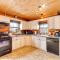 Hot Tub and Fire Pit Albrightsville Log Cabin!