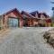 Wooded Cabin Mtn Views, Hot Tub and 2 Decks!