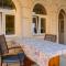 Apartment Curri
