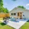 2 Kings Hot Tub Modern Cottage Hill Country