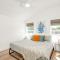 2 Kings Hot Tub Modern Cottage Hill Country