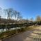Luxury Canal-side Apartment, Hemel Hempstead, Free parking, Perfect for Contractors