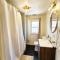 Chic Spacious Apt Near Attractions/Food/EWR/NYC