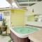Carlsbad Bungalow Patio, Hot Tub, Close to Beach!