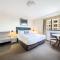 Oaks Sydney Castlereagh Suites