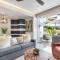 Heart of Zona Romantica, steps from restaurants, shops and nightlife-LUXURY CONDO