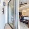 Heart of Zona Romantica, steps from restaurants, shops and nightlife-LUXURY CONDO