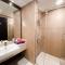 Luxurious & Modern 2BR Plus Maid, Sparkle Tower Dubai Marina - 10AB4
