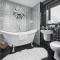 Stylish Apartment - Parking - Netflix - Wifi - 70 Inch Smart TV - Birmingham Centre - TV in Bedroom 11K