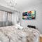 Stylish Apartment - Parking - Netflix - Wifi - 70 Inch Smart TV - Birmingham Centre - TV in Bedroom 11K