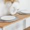 Stylish 2 Bedroom Apartment - City Centre - Secure Parking - Netflix - Wifi - 5BW