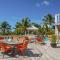 NEW Chalk Sound Home BBQ Pool Beach Steps Away - Providenciales