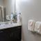 Trendy Downtown Condo-Walk to it ALL Capri 315