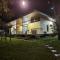 Yellow House - Country house near La Fortuna