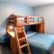 Family home sleeps 10! Private yard & king beds! - Dallas