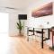 Central & Modern Inner City Apartment with Wi-Fi
