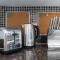 Mystic - Fully Renovated Spacious 2BR Apt. with Burj Views - 迪拜