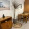 Makenzie 2 rooms first line beach