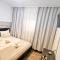 Kyd House Studiouri si apartamente la 100 de m de plaja Debarcader