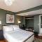 The Legacy Inn - لوراي