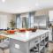 5bd Vibrant Haven: Basketball - 10mins to Airport