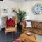 2 Mews Cottages - Town Centre Location