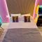Capsule Flora business bay view Burj Khalifa-pool table-game arcade-Projector-Playstation 5 - Dubaj