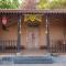 StayVistas Tree House at Sula Wada - Cozy Home with Vintage Charm, Swimming Pool, Indoor Activities