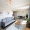 Modern 2 Bed Apartment in Crawley - Sleeps 5 - Crawley