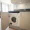 Modern 2 Bed Apartment in Crawley - Sleeps 5 - Crawley