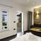 White and black Suites Triple