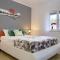Luxury Sunrise Jacuzzi Apts, 50 m from the beach