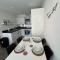 Luxury Canal-side Apartment, Hemel Hempstead, Free parking, Perfect for Contractors