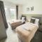 Luxury Canal-side Apartment, Hemel Hempstead, Free parking, Perfect for Contractors
