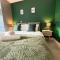 Luxury Canal-side Apartment, Hemel Hempstead, Free parking, Perfect for Contractors