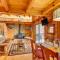 Cozy Cabin with Blue Ridge Mountain Views and Hot Tub - جاسبر