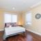 Huge 4 Bdrm - Roof Deck - Parking - Soak Tub!