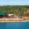 Golf On Site - Walk-in Shower - Jetted Tub - Free Attraction Tickets Included (SB9-5) - Branson