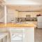 Peaceful Oasis 3 Beds House with Garden and Parking